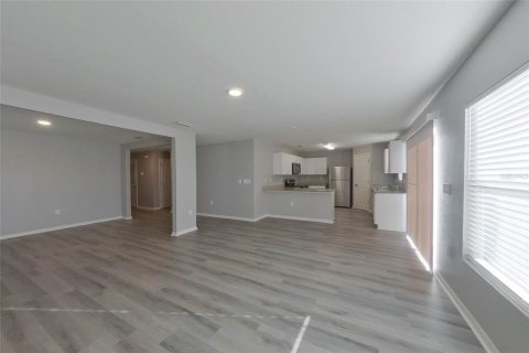 Villa ou maison à louer à Cape Coral, Floride: 4 chambres, 153.29 m2 № 2115352 - photo 6