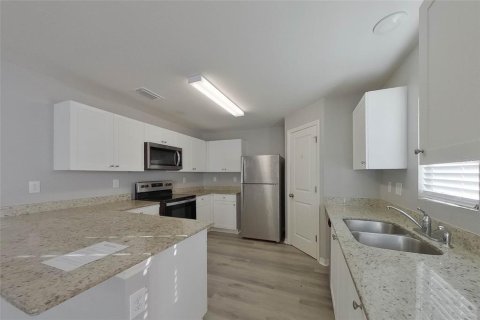 Villa ou maison à louer à Cape Coral, Floride: 4 chambres, 153.29 m2 № 2115352 - photo 9