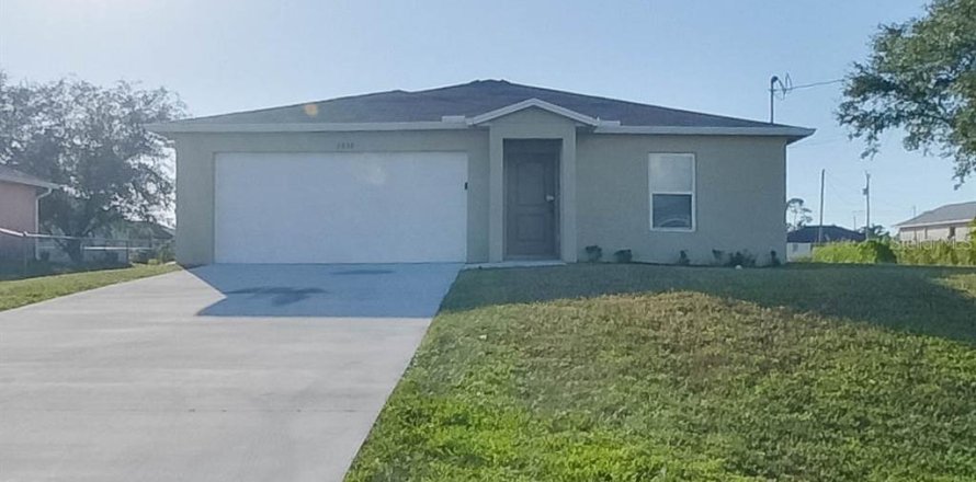 Villa ou maison à Cape Coral, Floride 4 chambres, 153.29 m2 № 2115352