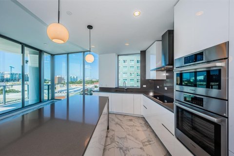Condo in Saint Petersburg, Florida, 3 bedrooms  № 1313476 - photo 19