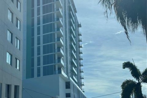 Condo in Saint Petersburg, Florida, 3 bedrooms  № 1313476 - photo 1