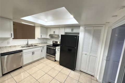 Touwnhouse à louer à Orlando, Floride: 2 chambres, 118.91 m2 № 2416762 - photo 2