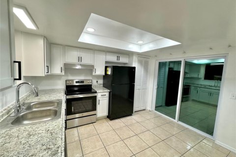 Touwnhouse à louer à Orlando, Floride: 2 chambres, 118.91 m2 № 2416762 - photo 3
