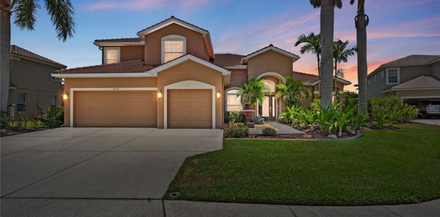 House in Sarasota, Florida 5 bedrooms, 298.49 sq.m. № 1747165