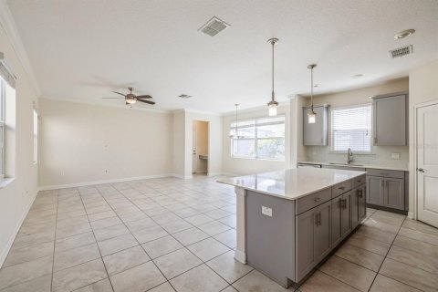 House in STOREY PARK in Orlando, Florida 4 bedrooms, 231.42 sq.m. № 1682930 - photo 3
