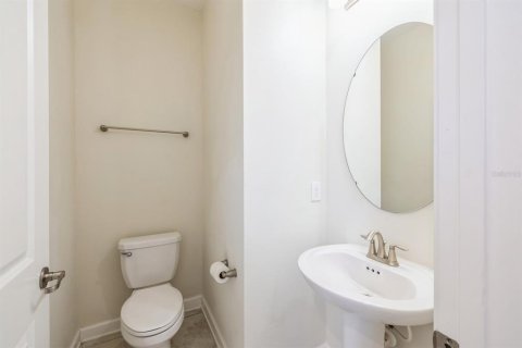 House in STOREY PARK in Orlando, Florida 4 bedrooms, 231.42 sq.m. № 1682930 - photo 24