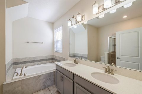 House in STOREY PARK in Orlando, Florida 4 bedrooms, 231.42 sq.m. № 1682930 - photo 10