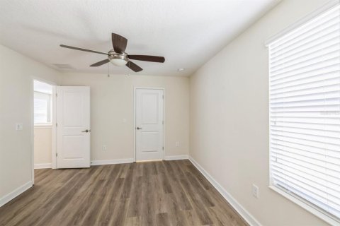 House in STOREY PARK in Orlando, Florida 4 bedrooms, 231.42 sq.m. № 1682930 - photo 17