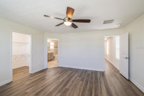 House in STOREY PARK in Orlando, Florida 4 bedrooms, 231.42 sq.m. № 1682930 - photo 13