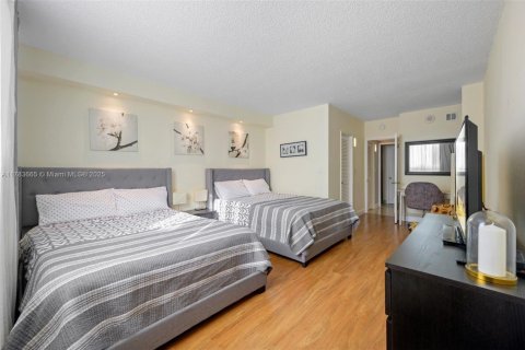 Condominio en venta en Sunny Isles Beach, Florida, 1 dormitorio, 93.37 m2 № 1862375 - foto 18