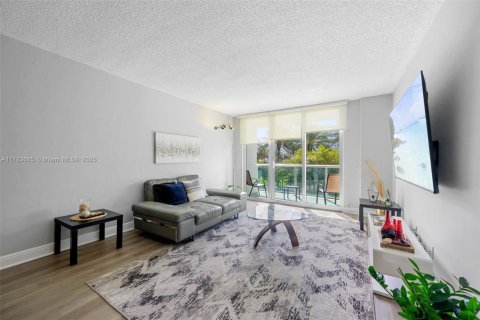 Condominio en venta en Sunny Isles Beach, Florida, 1 dormitorio, 93.37 m2 № 1862375 - foto 9