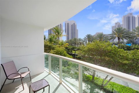 Condominio en venta en Sunny Isles Beach, Florida, 1 dormitorio, 93.37 m2 № 1862375 - foto 15