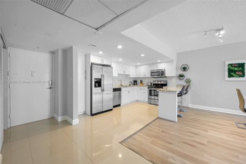 Condominio en venta en Sunny Isles Beach, Florida, 1 dormitorio, 93.37 m2 № 1862375 - foto 7