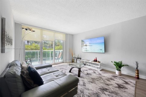 Condominio en venta en Sunny Isles Beach, Florida, 1 dormitorio, 93.37 m2 № 1862375 - foto 10