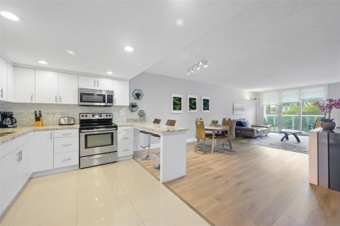 Condominio en venta en Sunny Isles Beach, Florida, 1 dormitorio, 93.37 m2 № 1862375 - foto 1