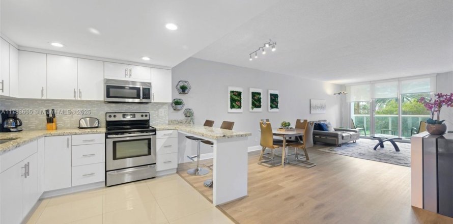Condominio en Sunny Isles Beach, Florida, 1 dormitorio  № 1862375