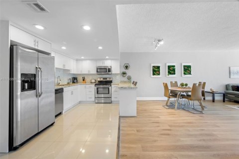 Condominio en venta en Sunny Isles Beach, Florida, 1 dormitorio, 93.37 m2 № 1862375 - foto 4