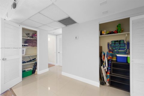 Condominio en venta en Sunny Isles Beach, Florida, 1 dormitorio, 93.37 m2 № 1862375 - foto 22