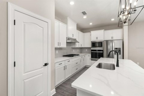 Casa en venta en Kissimmee, Florida, 6 dormitorios, 252.14 m2 № 1907997 - foto 3