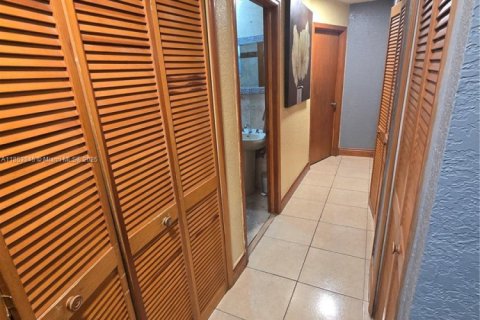 Купить виллу или дом в Майами, Флорида 4 спальни, 177.91м2, № 1963167 - фото 17