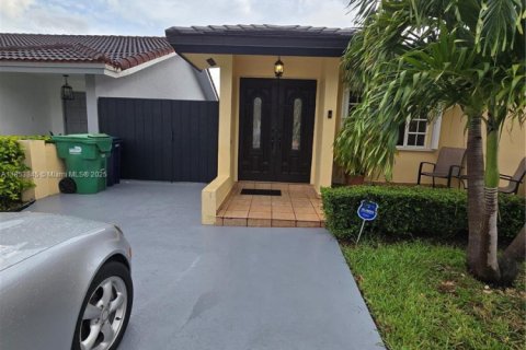 Купить виллу или дом в Майами, Флорида 4 спальни, 177.91м2, № 1963167 - фото 2