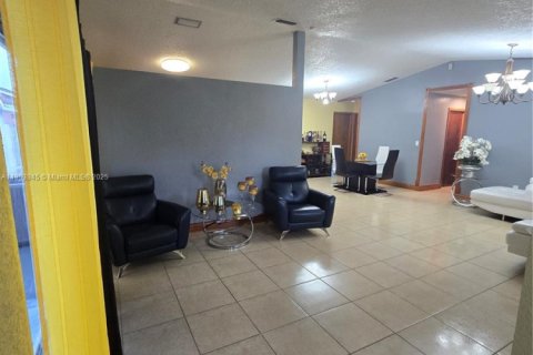 Купить виллу или дом в Майами, Флорида 4 спальни, 177.91м2, № 1963167 - фото 12