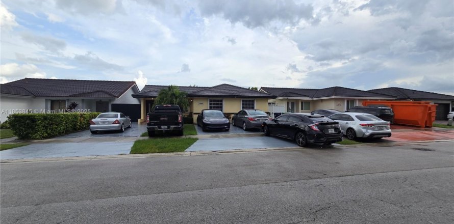 Дом в Майами, Флорида 4 спальни, 177.91м2 № 1963167