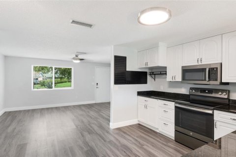 House in Sarasota, Florida 2 bedrooms, 95.78 sq.m. № 1835167 - photo 8