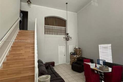 House in Miami, Florida 4 bedrooms, 241.64 sq.m. № 1391838 - photo 8