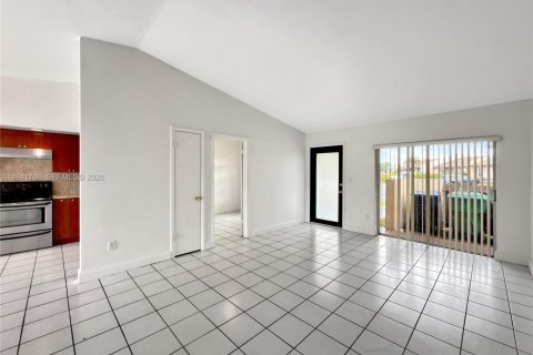 House in Miami, Florida 2 bedrooms, 94.3 sq.m. № 2000434 - photo 4