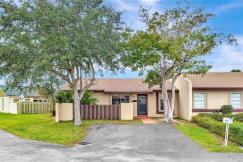 House in Miami, Florida 2 bedrooms, 94.3 sq.m. № 2000434 - photo 2