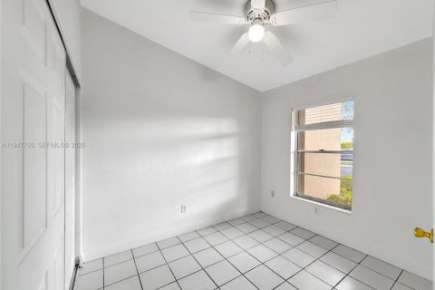 House in Miami, Florida 2 bedrooms, 94.3 sq.m. № 2000434 - photo 8