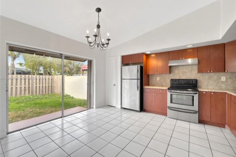 House in Miami, Florida 2 bedrooms, 94.3 sq.m. № 2000434 - photo 5