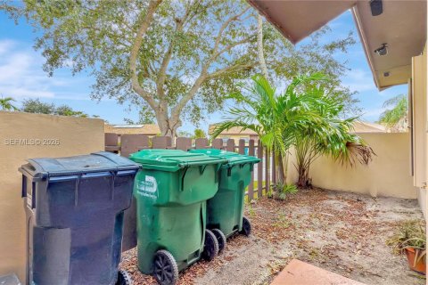 House in Miami, Florida 2 bedrooms, 94.3 sq.m. № 2000434 - photo 13