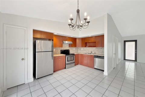 House in Miami, Florida 2 bedrooms, 94.3 sq.m. № 2000434 - photo 6