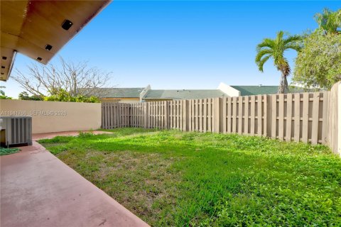 House in Miami, Florida 2 bedrooms, 94.3 sq.m. № 2000434 - photo 11