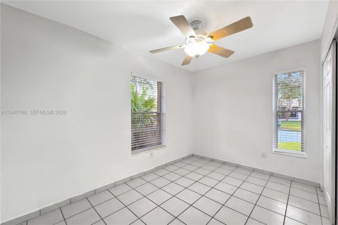 House in Miami, Florida 2 bedrooms, 94.3 sq.m. № 2000434 - photo 7