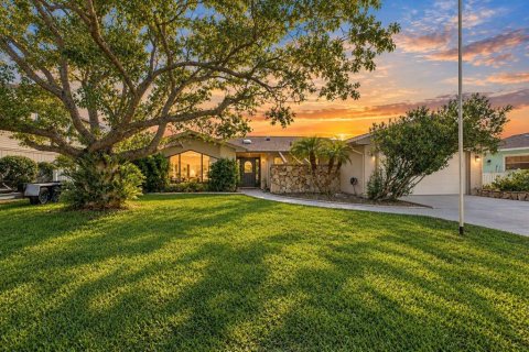 Casa en Hernando Beach, Florida 5 dormitorios, 150.87 m2 № 2372955