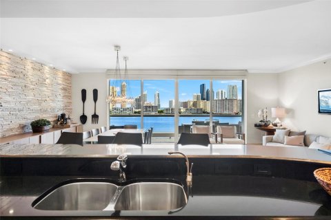 Condo in Aventura, Florida, 3 bedrooms  № 1762473 - photo 19