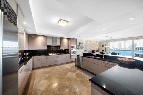 Condo in Aventura, Florida, 3 bedrooms  № 1762473 - photo 17