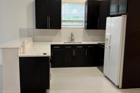 Villa ou maison à louer à Pompano Beach, Floride: 3 chambres, 160.81 m2 № 2406154 - photo 2