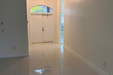 Villa ou maison à louer à Pompano Beach, Floride: 3 chambres, 160.81 m2 № 2406154 - photo 3