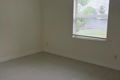 Villa ou maison à louer à Pompano Beach, Floride: 3 chambres, 160.81 m2 № 2406154 - photo 10