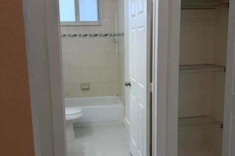 Villa ou maison à louer à Pompano Beach, Floride: 3 chambres, 160.81 m2 № 2406154 - photo 9