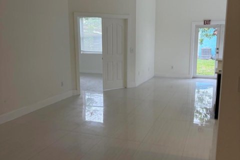 Villa ou maison à louer à Pompano Beach, Floride: 3 chambres, 160.81 m2 № 2406154 - photo 5