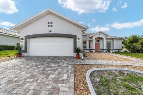 House in Beverly Hills, Florida 3 bedrooms, 149.67 sq.m. № 2204551