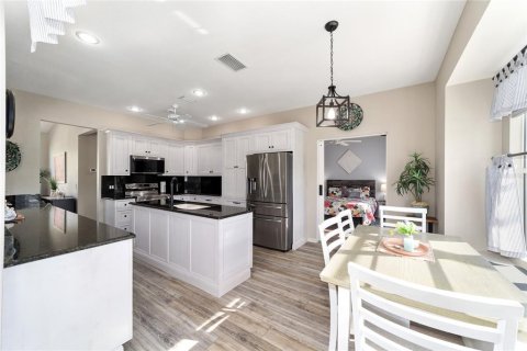 House in Beverly Hills, Florida 3 bedrooms, 149.67 sq.m. № 2204551 - photo 16