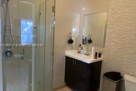 Commercial property in Miami, Florida № 1741332 - photo 12