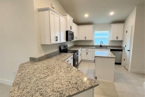 House in North Port, Florida 4 bedrooms, 204.38 sq.m. № 1525333 - photo 3