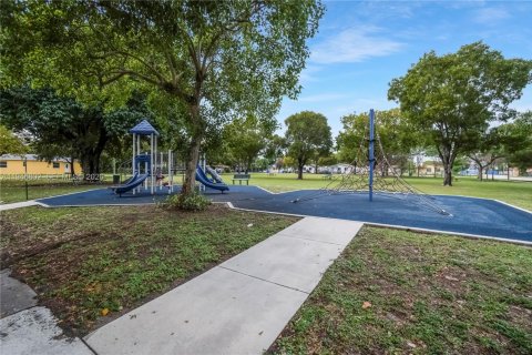 Villa ou maison à vendre à Miami, Floride: 3 chambres, 119.57 m2 № 2003907 - photo 6